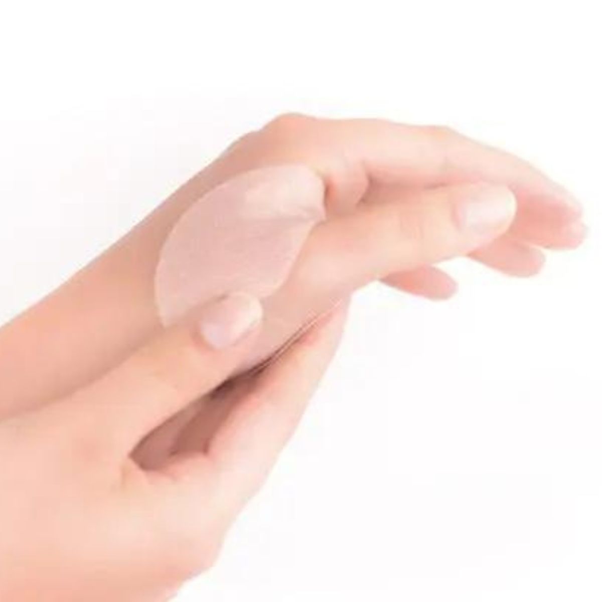 Silicone scar Treatment for scars between the thumb and index finger